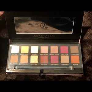 Anastasia Beverly Hills Modern Renaissance